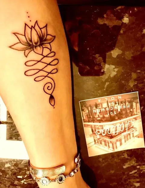 Lori - Unalome lotus