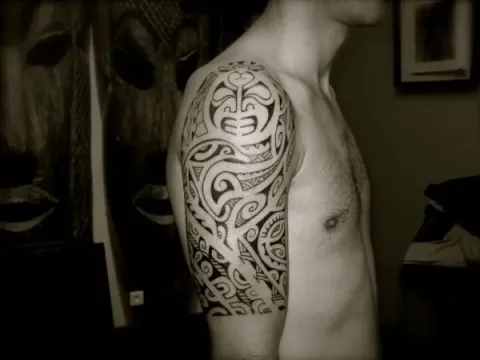 Tanne - Polynesian halfsleeve
